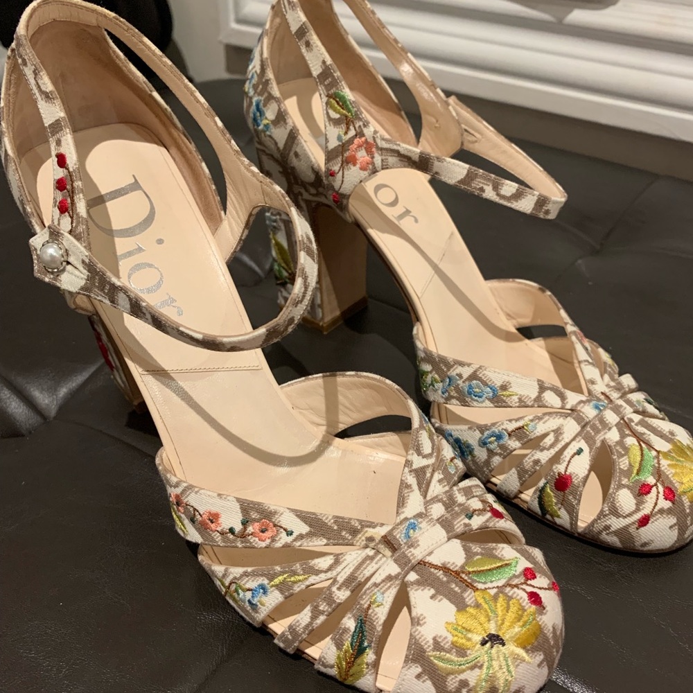 HEELS